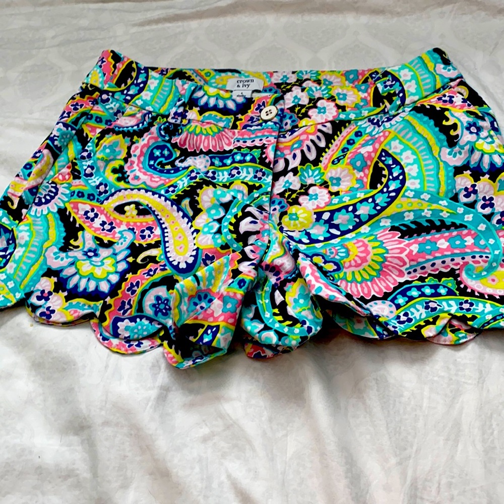 Crown and Ivy Shelby shorts size 6